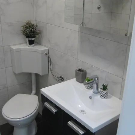 Peninsula Apartament *