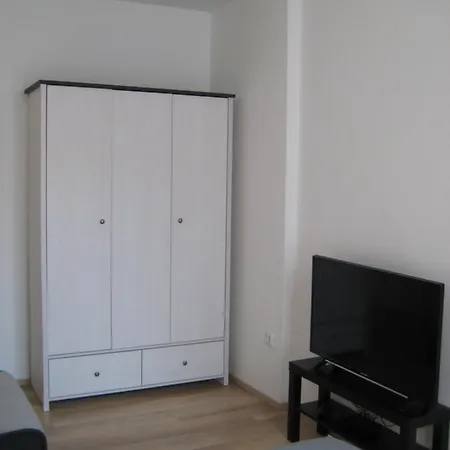 Peninsula Apartment *